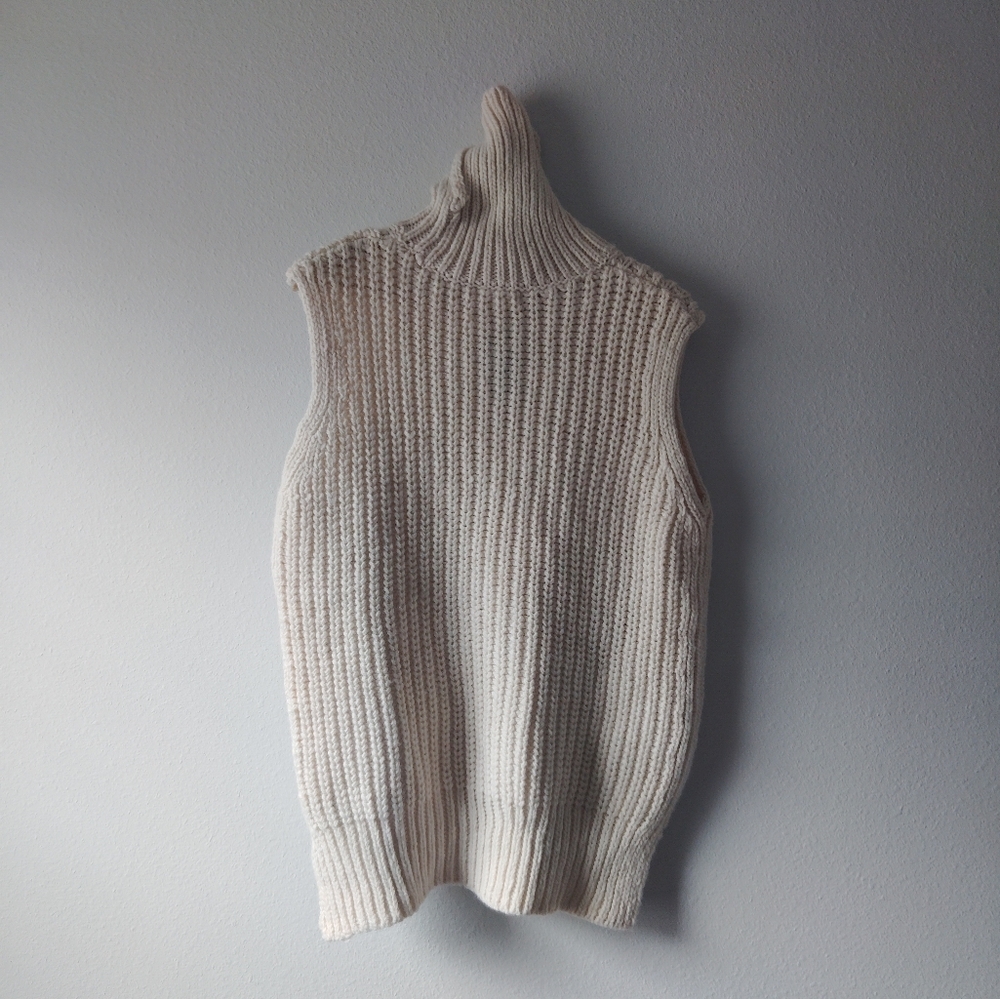 H&M Cream Sleeveless Turtleneck Sweater - Picture 3 of 4